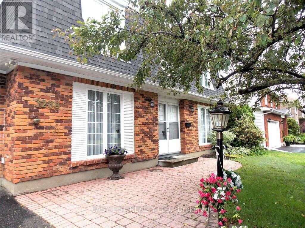 Property Photo:  3288 Clearwater Crescent  ON K1V 7S2 