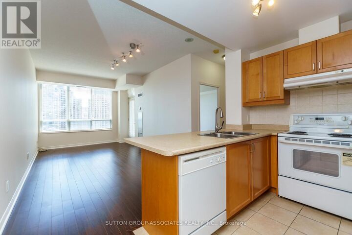 Property Photo:  28 Byng Avenue 1507  ON M2N 7H4 