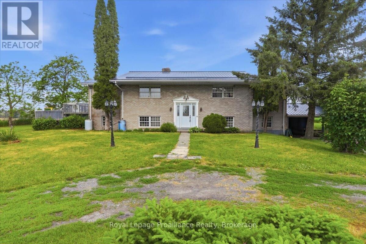 Property Photo:  20 Barrett Road  ON K0K 3E0 