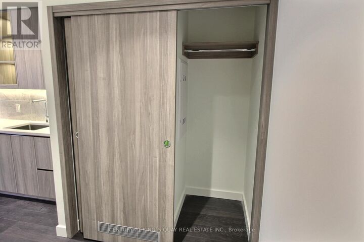 Property Photo:  85 McMahon Drive 211  ON M2K 0H1 