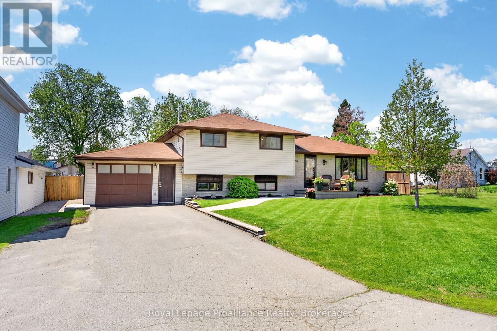 Property Photo:  57 Pearl Street  ON K0K 1X0 