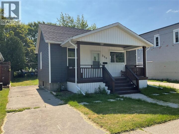 Property Photo:  250 Russell Street South  ON N7T 3L8 