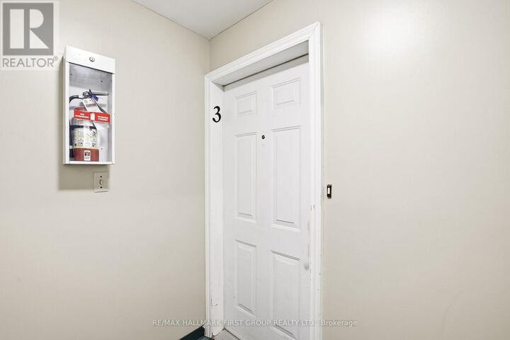 Property Photo:  1331 Mary Street North 3  ON L1G 6Z2 