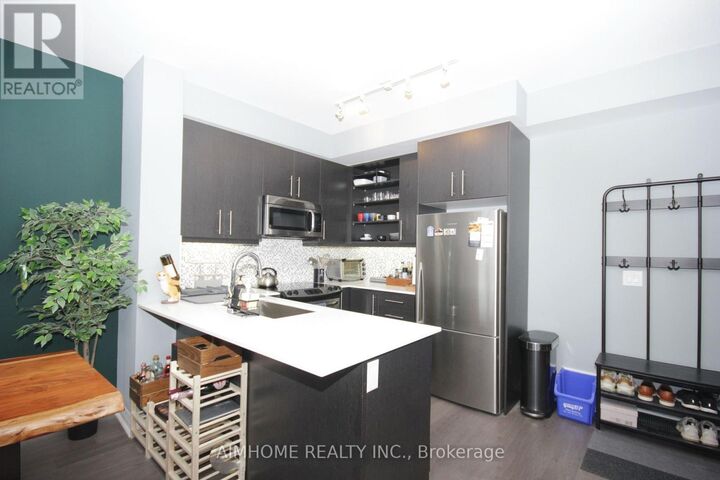 Property Photo: 55 Oneida Crescent 811 ON L4B 4T9