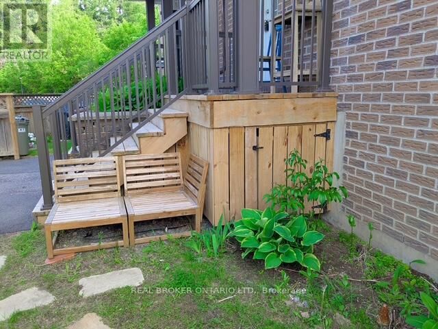 Property Photo: 7 Timberview Way 3 ON K2H 9M5