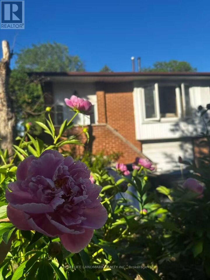 Property Photo:  15 Harnworth Drive  ON M2H 3C1 