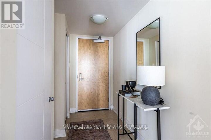 Property Photo:  40 Nepean Street 2201  ON K2P 0X5 
