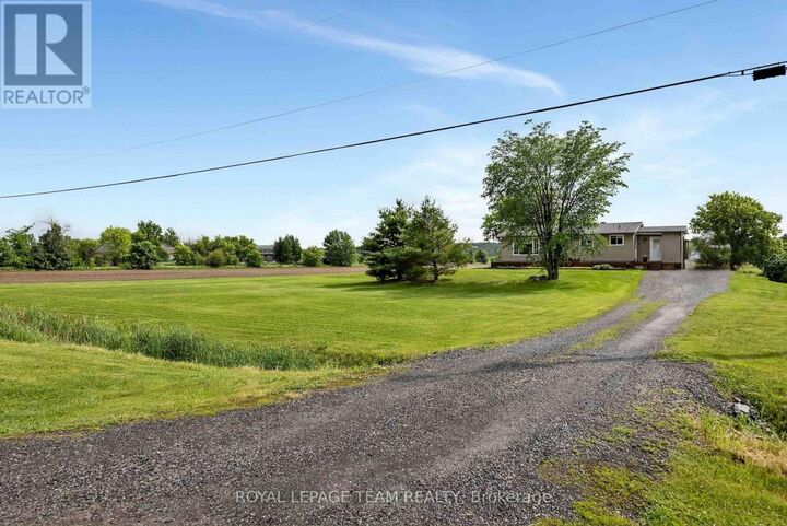 Property Photo: 3217 Woodkilton Road ON K0A 1T0