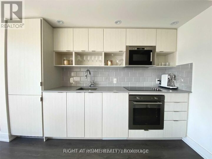 Property Photo:  89 McGill Street 1412  ON M5B 0B1 