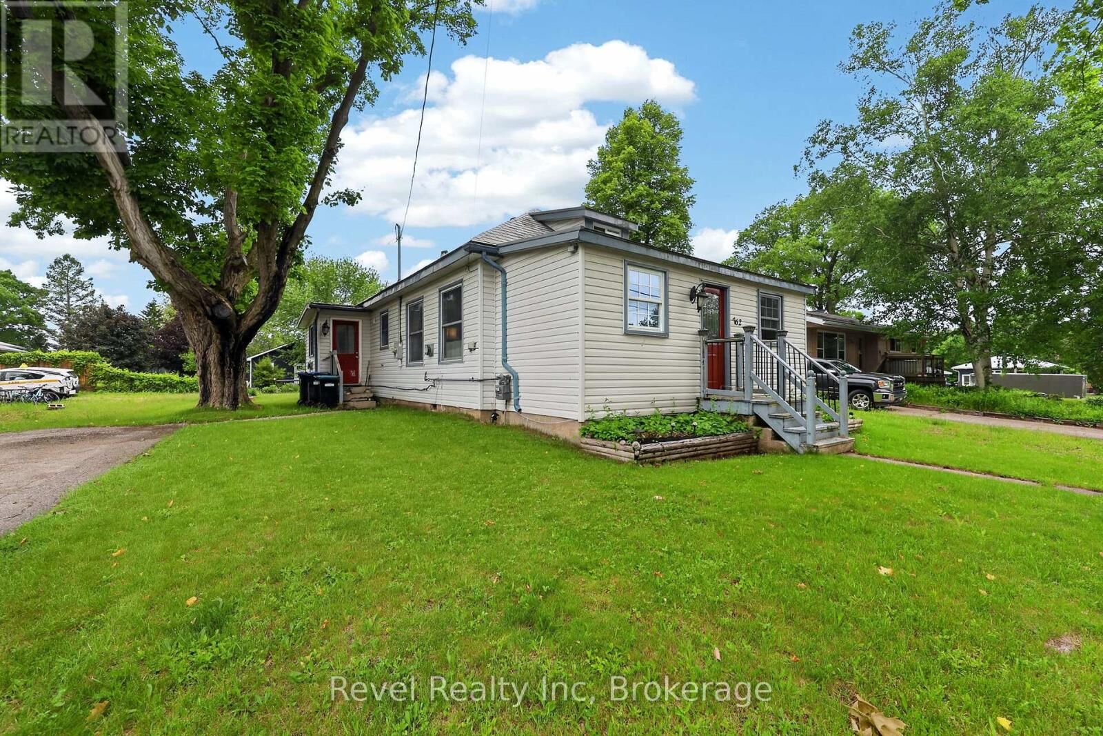 Property Photo: 762 Seventh Avenue ON L0K 1R0