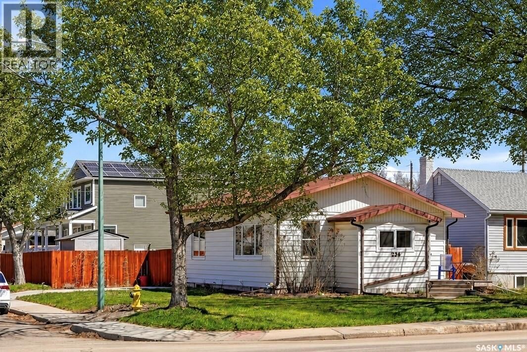 Property Photo:  234 Broadway Avenue  SK S4N 1B3 