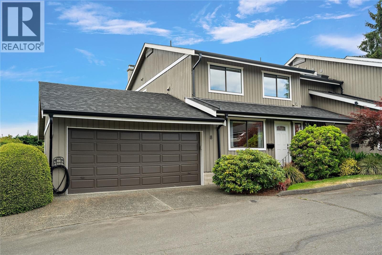 Property Photo:  1950 Cultra Avenue 8  BC V8M 1Y9 
