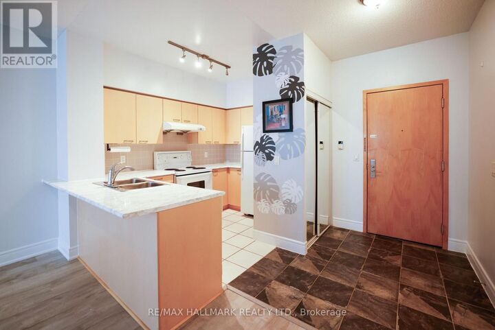 Property Photo:  62 Suncrest Boulevard 112  ON L3T 7Y6 
