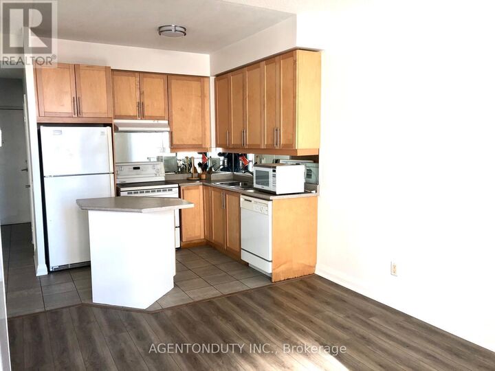 Property Photo:  1121 Bay Street 1604  ON M5S 3L9 