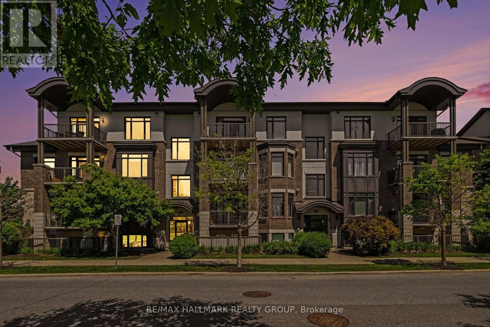 Property Photo: 755 Beauparc Private 303 ON K1J 0B5