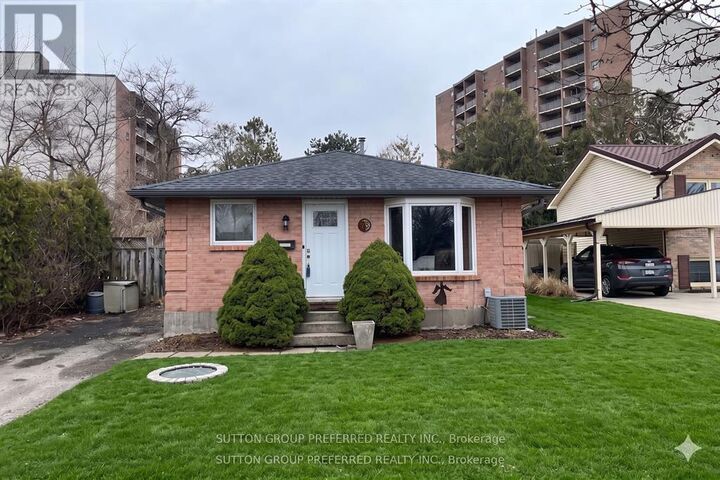 Property Photo:  63 Dundee Court  ON N6C 5E4 