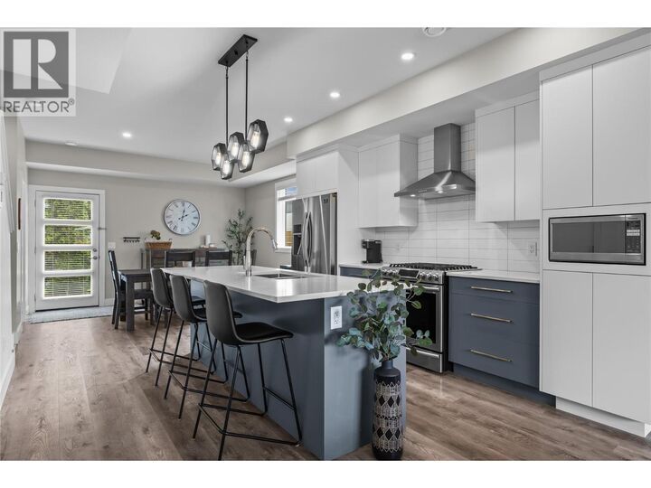 Property Photo: 771 Raymer Avenue 2 BC V1Y 4Z7