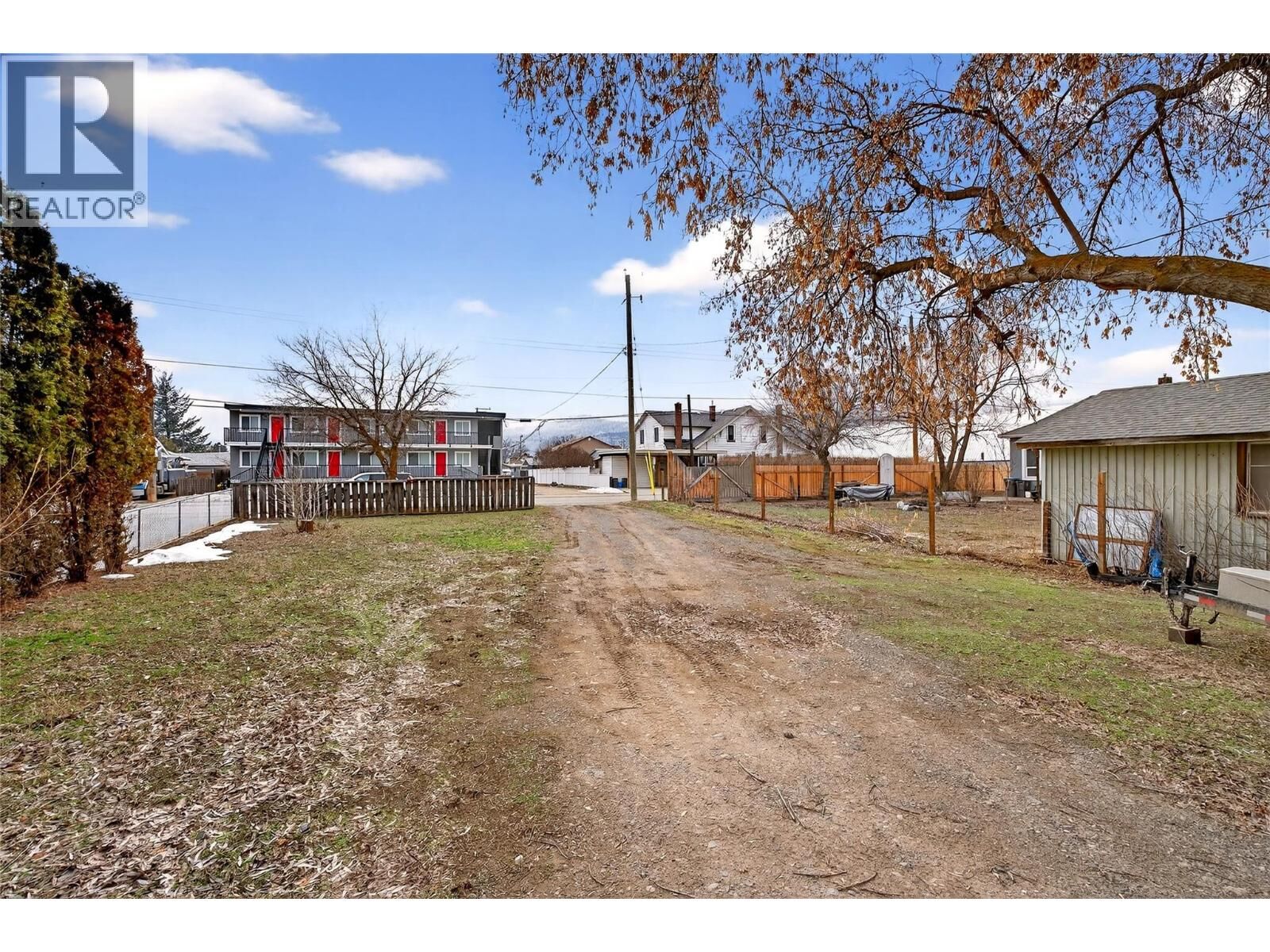 Photo de la propriété:  2135 Merritt Avenue  BC V1K 1B8 