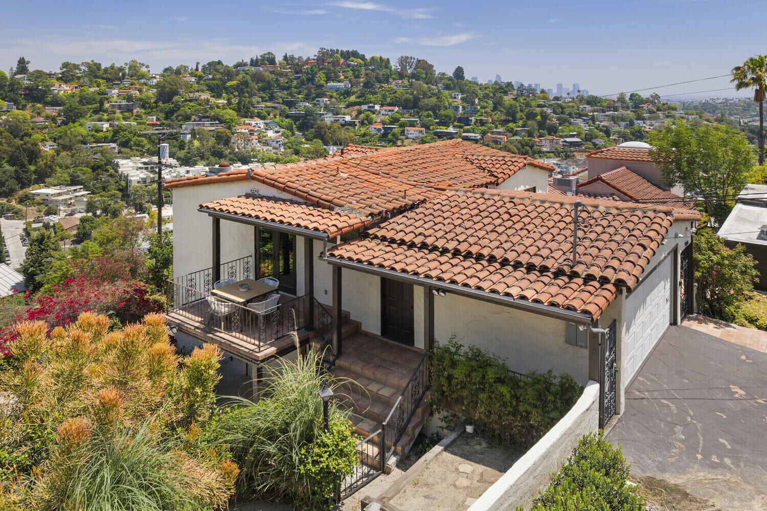 Property Photo:  3756 Clayton Avenue W  CA 90027 