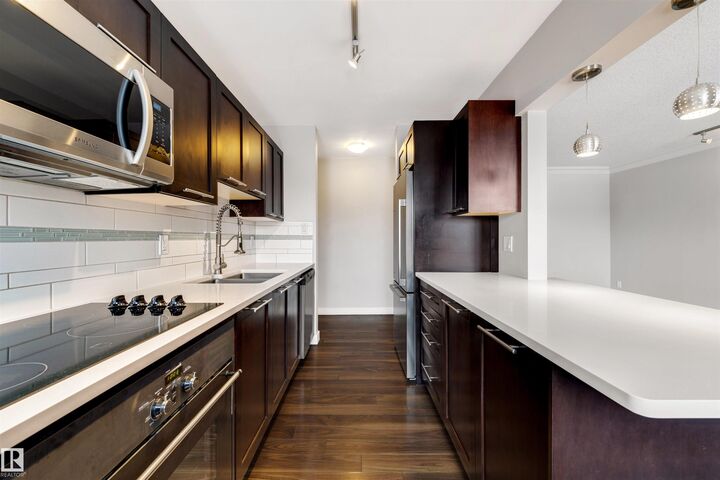 Property Photo: 10015 83 Avenue NW 32 AB T6E 2C3