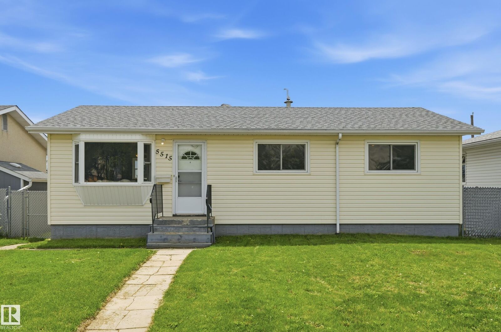 Property Photo:  5515 143 Avenue NW  AB T5A 1J9 