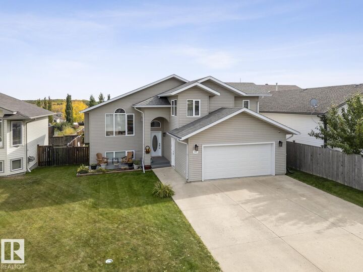 Property Photo:  2104 7 Street  AB T9M 2B9 