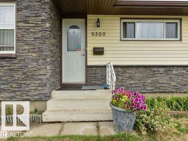 Property Photo:  9309 163 Street NW  AB T5R 2P4 