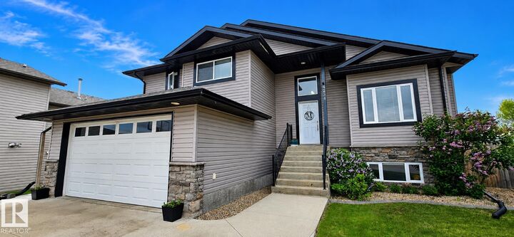 4234 46 Street — photo 1