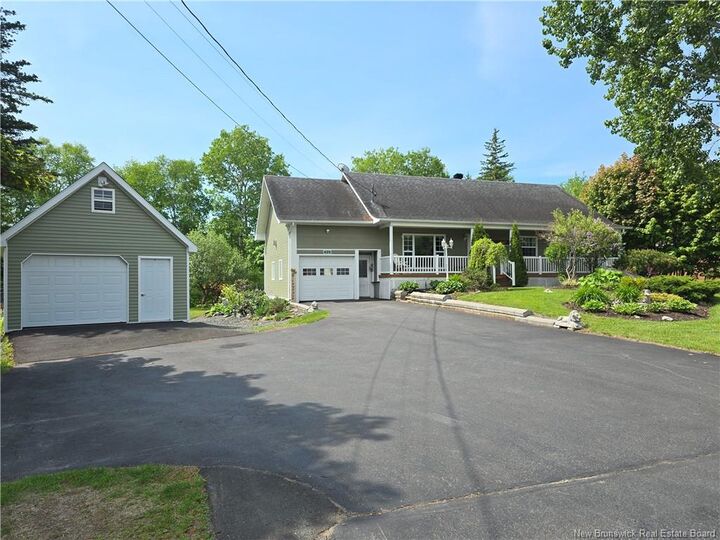 435 Acadie — photo 1