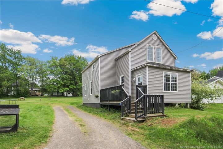 Property Photo:  4 Thorn Street  NB E4Z 4X1 