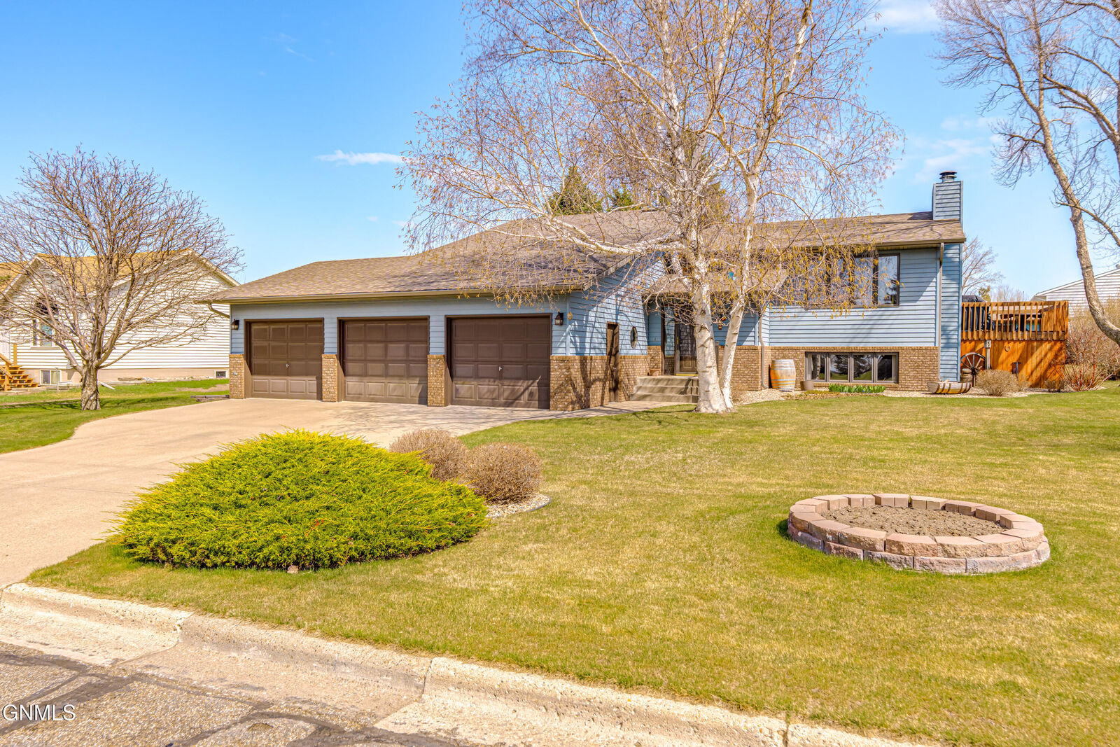 Property Photo:  410 3rd Street  ND 58565 