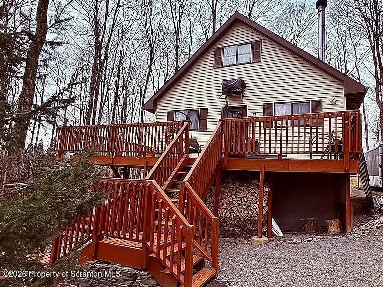 Property Photo:  104 Hickory Circle  PA 18426 
