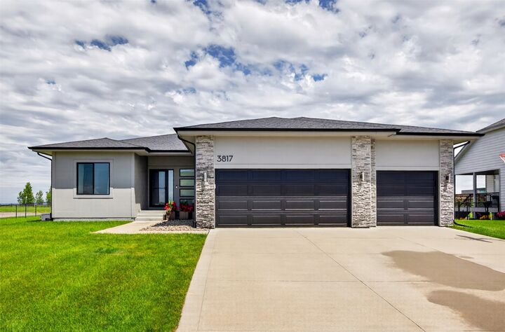 Property Photo: 3817 NW Beechwood Street IA 50023