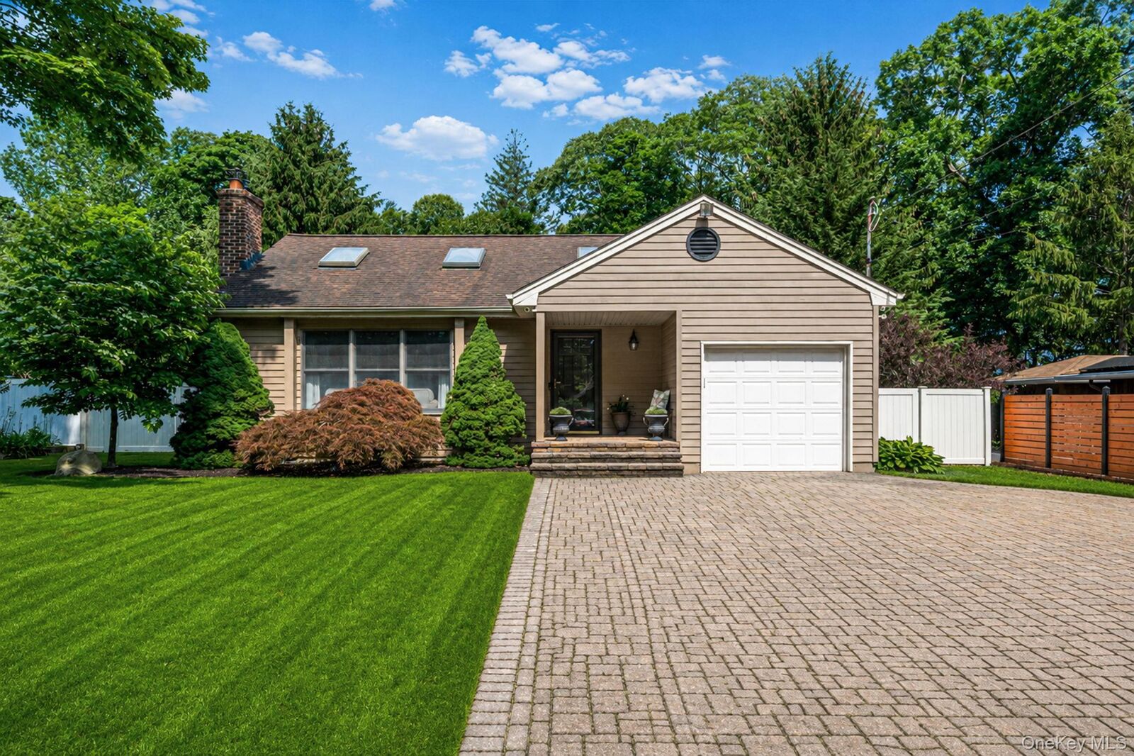 Property Photo:  16 Lakecrest Lane  NY 11779 