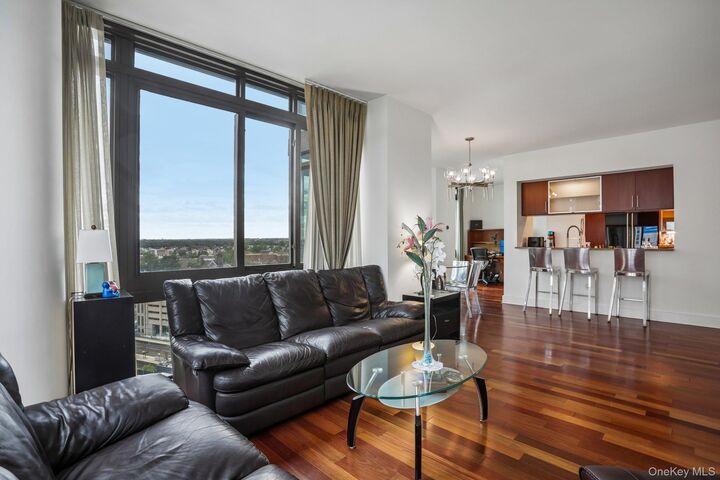 Property Photo:  175 Huguenot Street 1606  NY 10801 