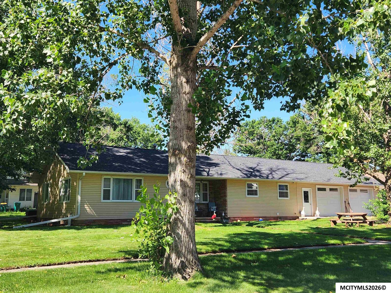 Property Photo:  24 2nd St NW  IA 50458 