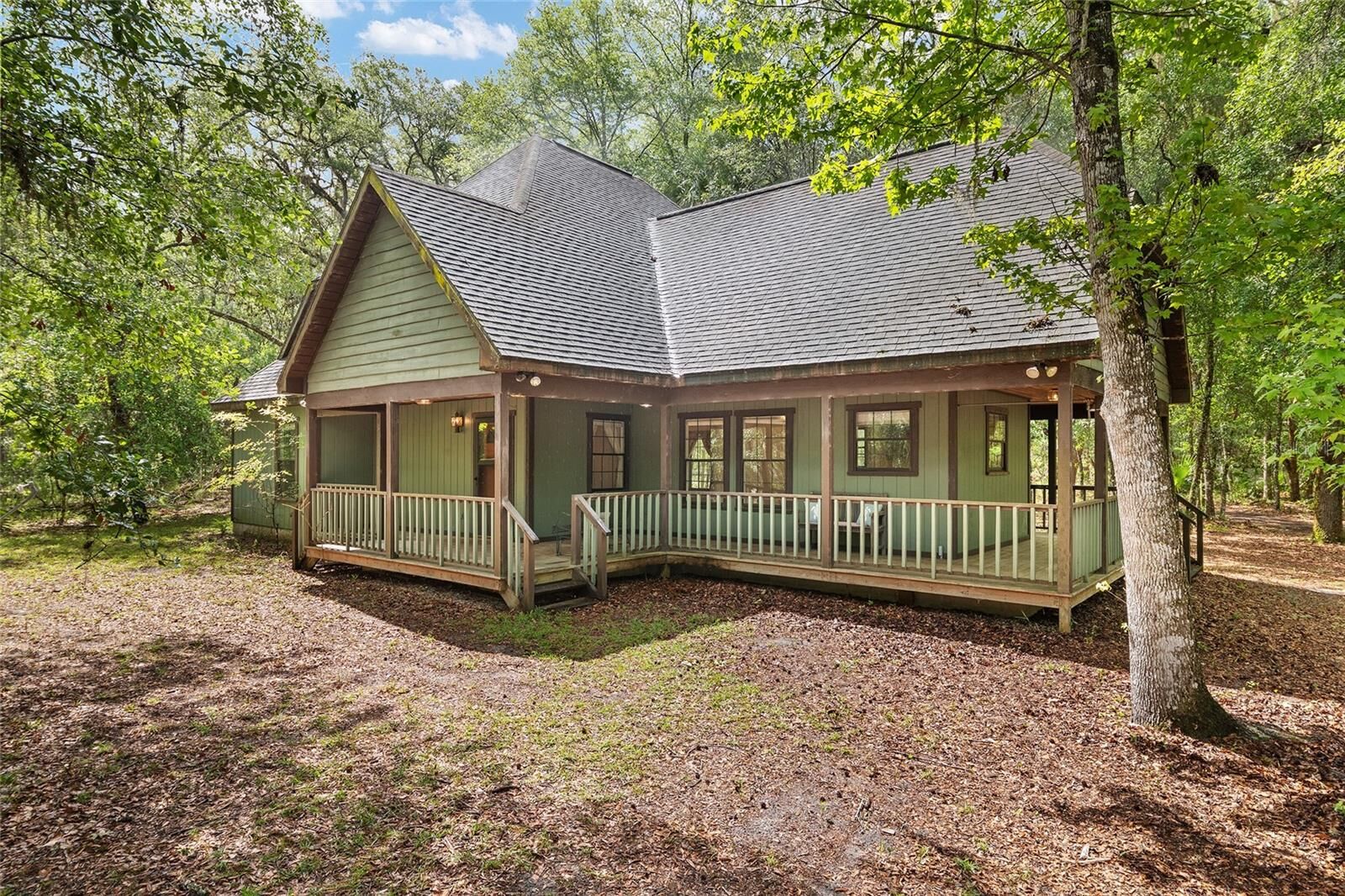Property Photo: 7622 SE County Road 234 FL 32641
