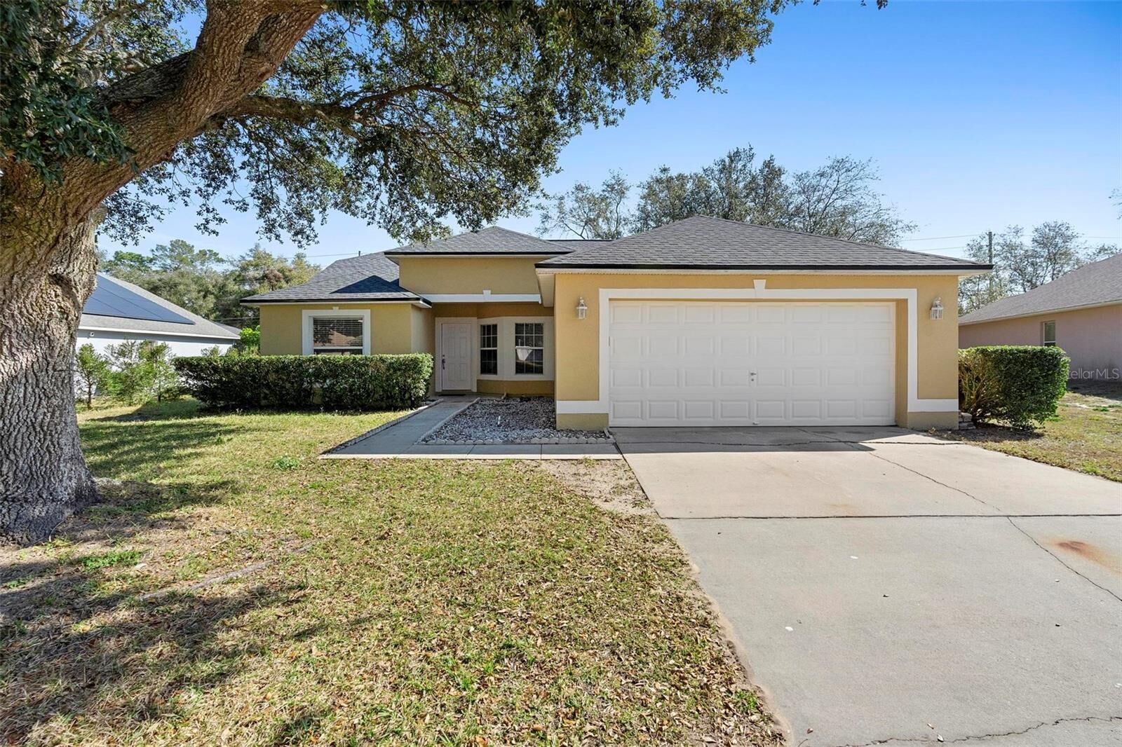 Property Photo: 846 Grand Hughey Court FL 32712