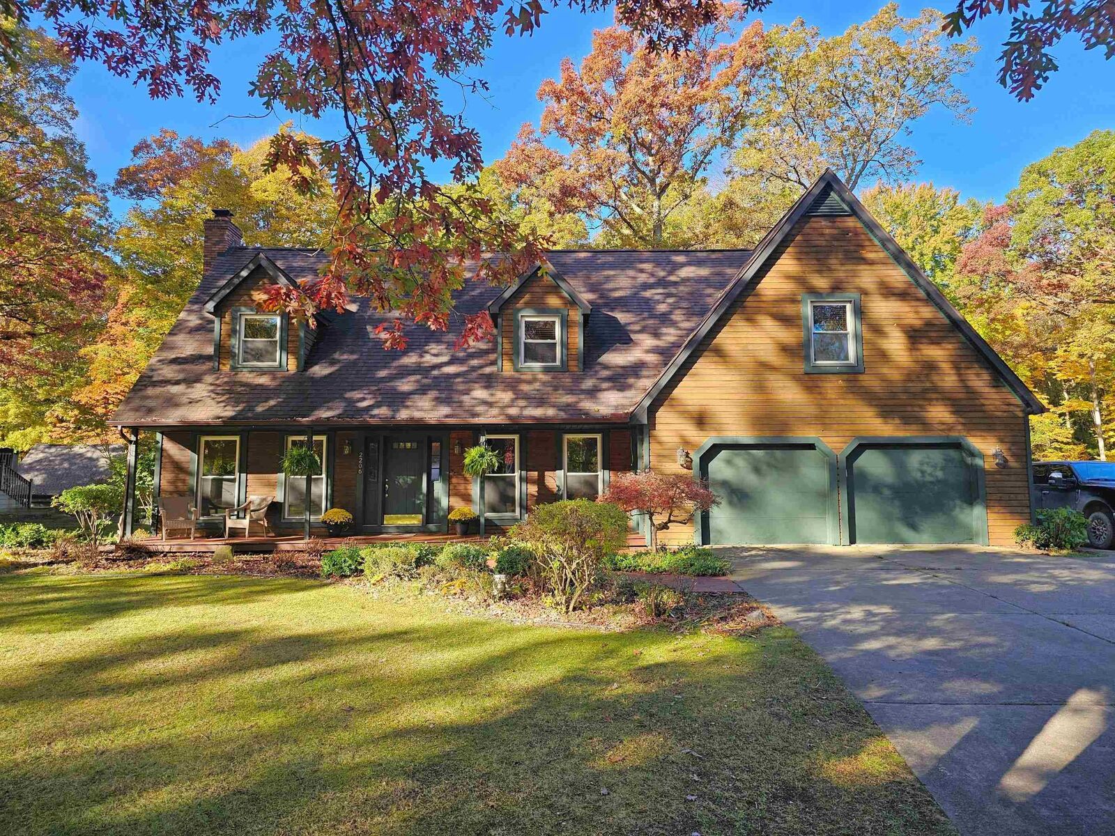 Property Photo:  2206 Delwood Drive  MI 48420 
