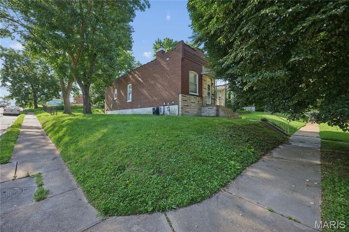 Property Photo:  3202 Regal Place  MO 63139 