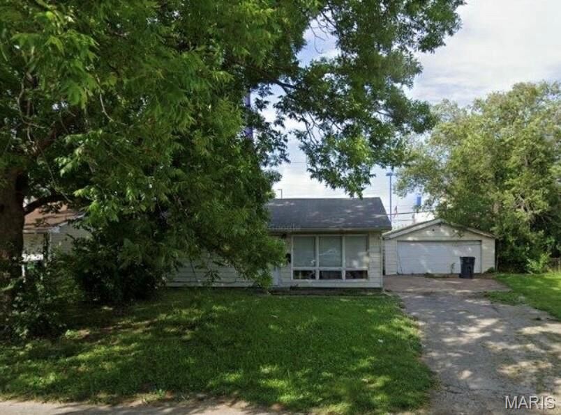 Property Photo: 1617 Armand Drive IL 62206