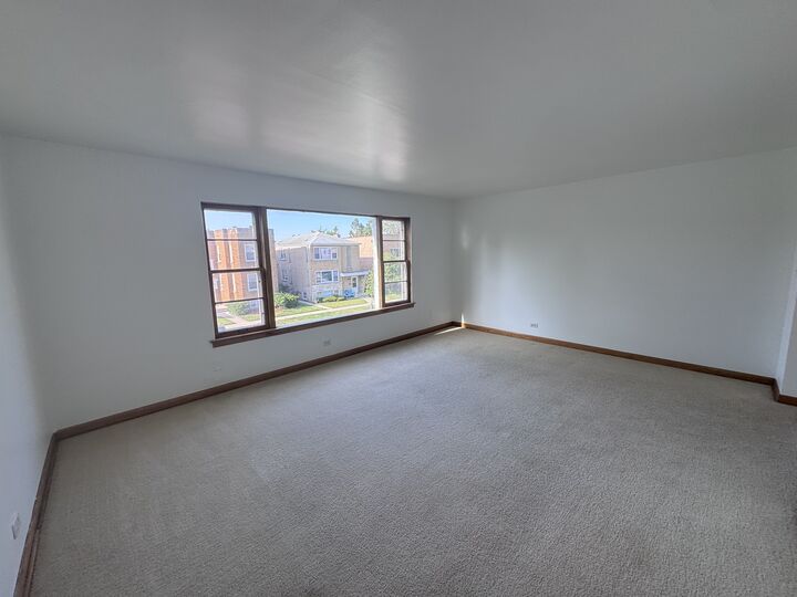 Property Photo: 10315 Chaucer Street 2 IL 60154