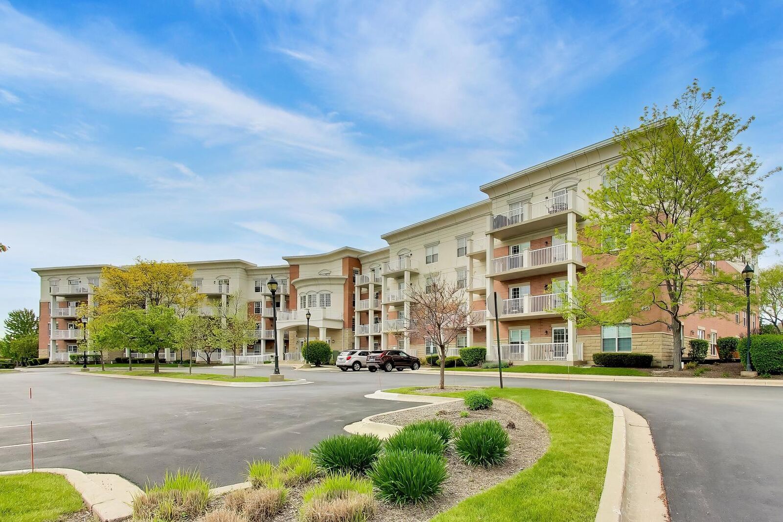 Property Photo: 601 W Rand Road 201 IL 60004