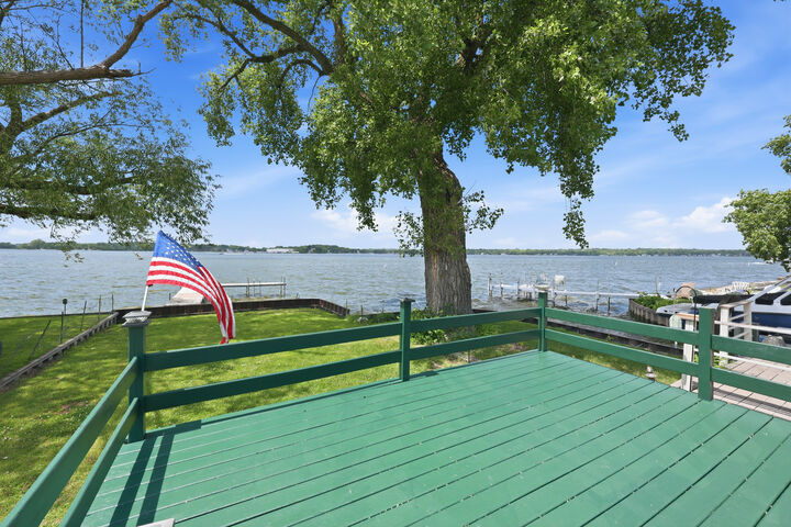 Property Photo: 204 Eagle Point Road IL 60020
