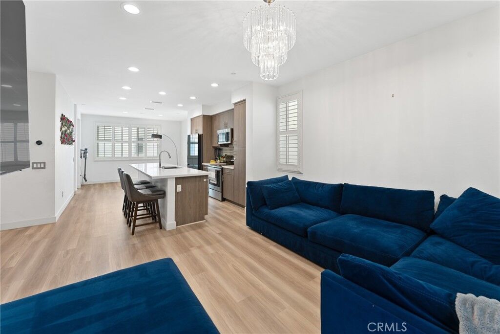 Property Photo:  1009 Roble Place  CA 90640 