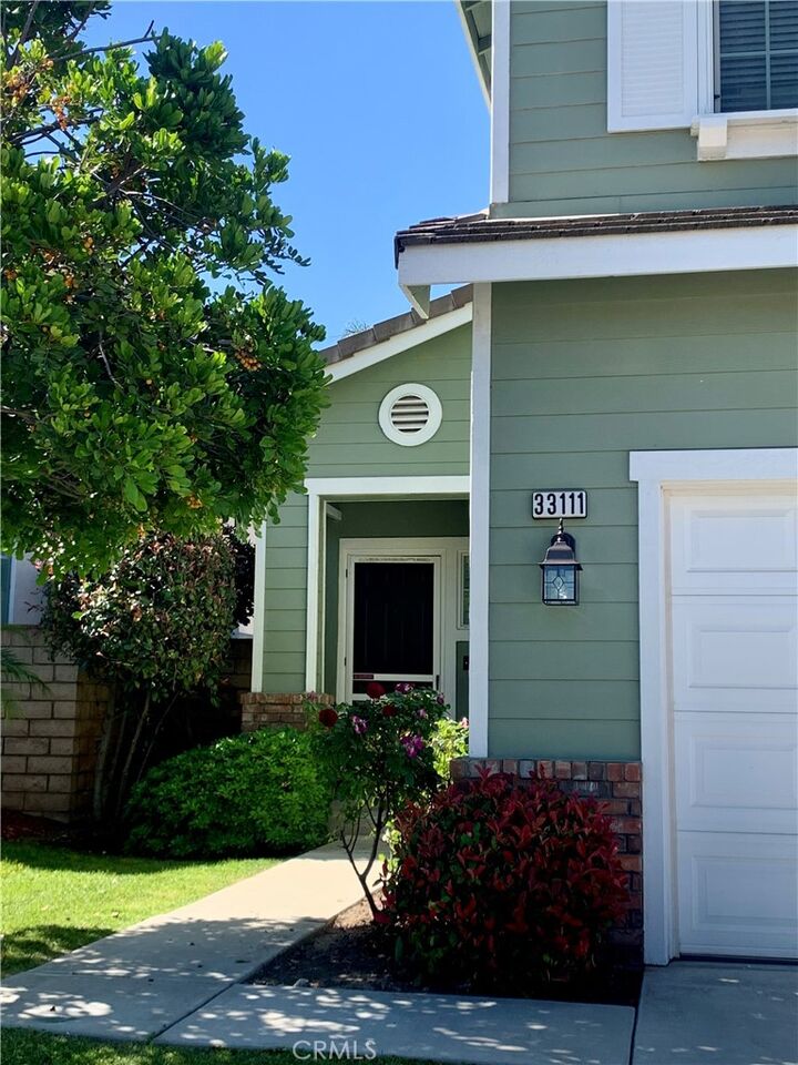 Property Photo: 33111 Eagle Point CA 92399