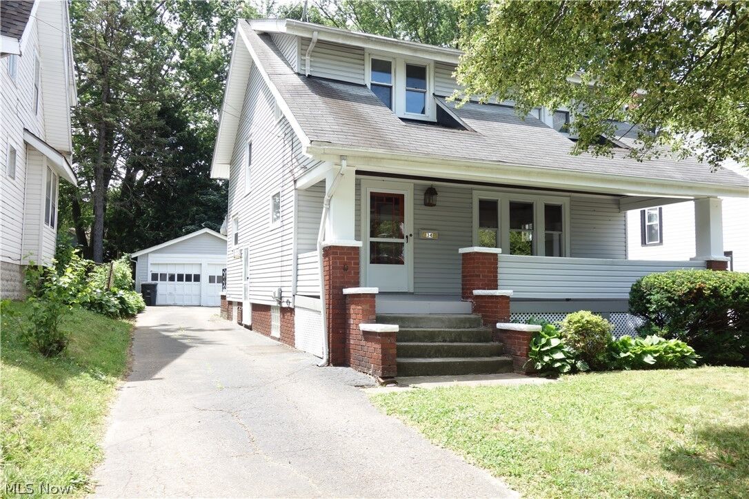 Property Photo:  34 E Rosewood Avenue  OH 44301 