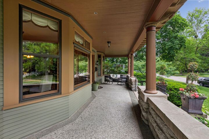 Property Photo:  818 Goodrich Avenue  MN 55105 