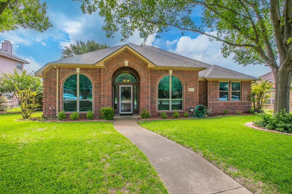 Property Photo:  1410 Holveck Drive  TX 75104 