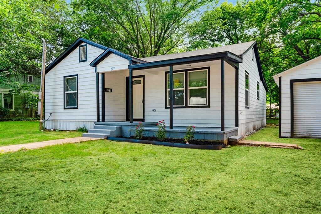 Property Photo:  227 24th Street NW  TX 75460 